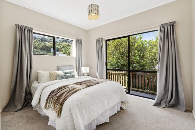 Photo of property in 48 Tio Tio Road, Miramar, Wellington, 6022