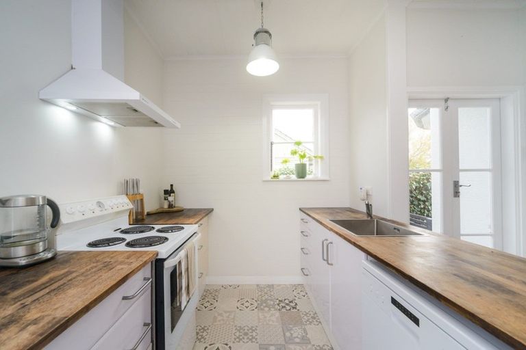 Photo of property in 90 Savage Crescent, West End, Palmerston North, 4412