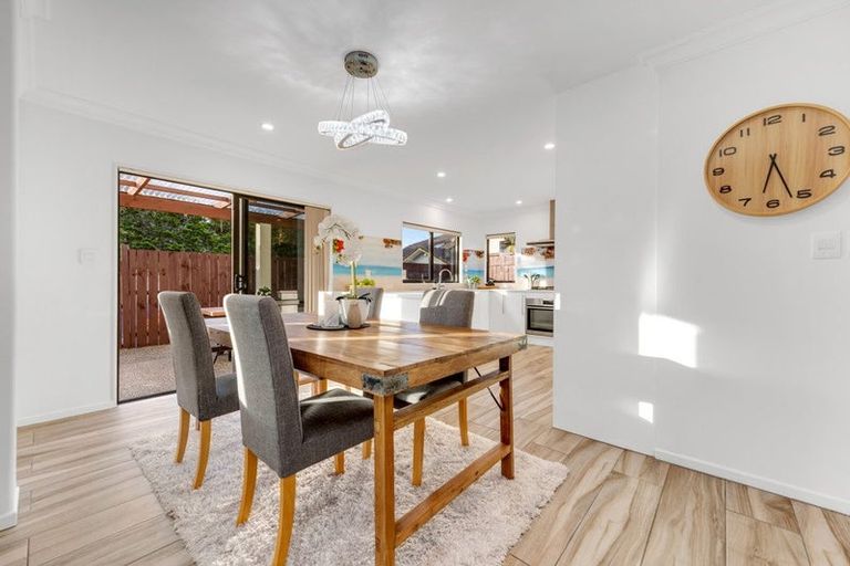 Photo of property in 97 Mt Lebanon Crescent, The Gardens, Auckland, 2105
