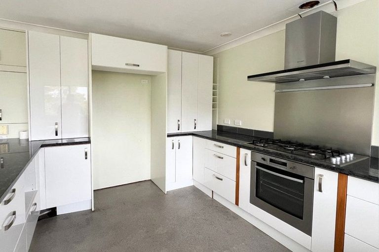 Photo of property in 1070 Scenic Drive North, Swanson, Auckland, 0816