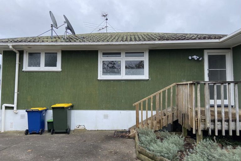 Photo of property in 3 Tiroroa Avenue, Te Atatu South, Auckland, 0610