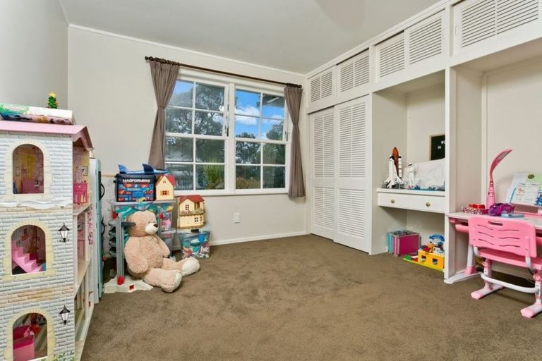 Photo of property in 54 Normanton Street, Glenfield, Auckland, 0629