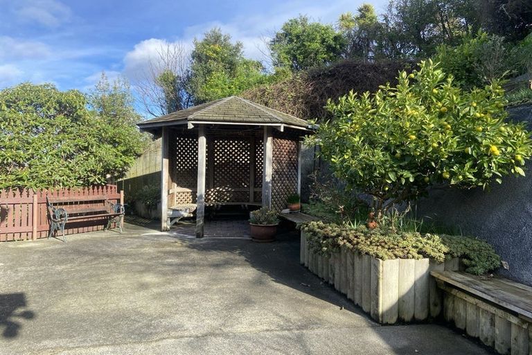 Photo of property in 17-19 Tirohanga Road, Tirohanga, Lower Hutt, 5010