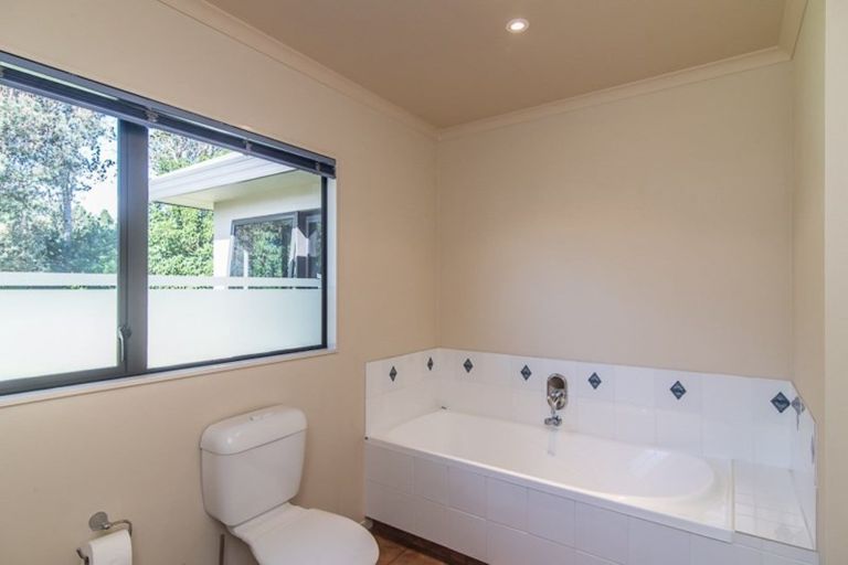 Photo of property in 94 Weggery Drive, Waikanae Beach, Waikanae, 5036