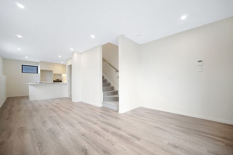 Photo of property in 2/11 Stottholm Road, Titirangi, Auckland, 0604