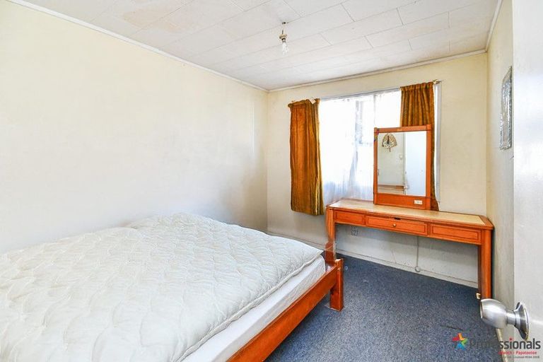 Photo of property in 8 Staverton Crescent, Mangere, Auckland, 2022