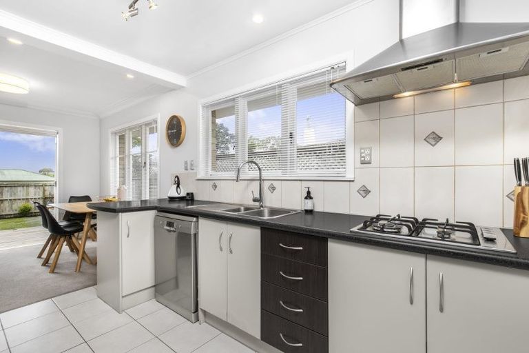 Photo of property in 16 Jennifer Place, Papatoetoe, Auckland, 2025