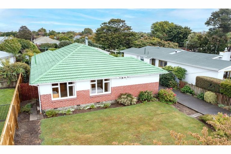 Photo of property in 1 Shaftesbury Street, Avonhead, Christchurch, 8042