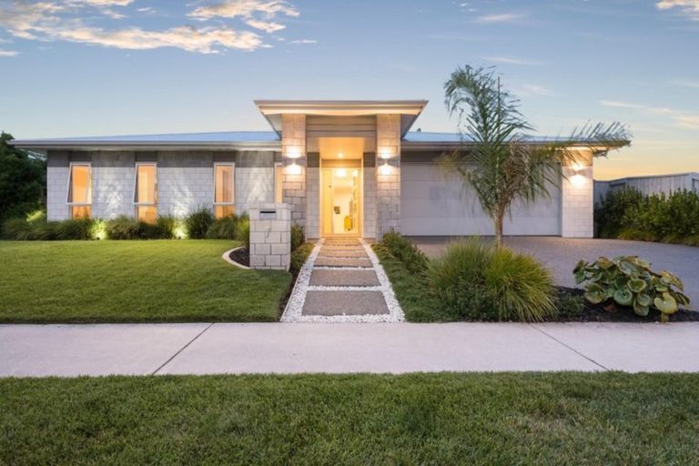 Photo of property in 7 Raiha Street, Papamoa Beach, Papamoa, 3118