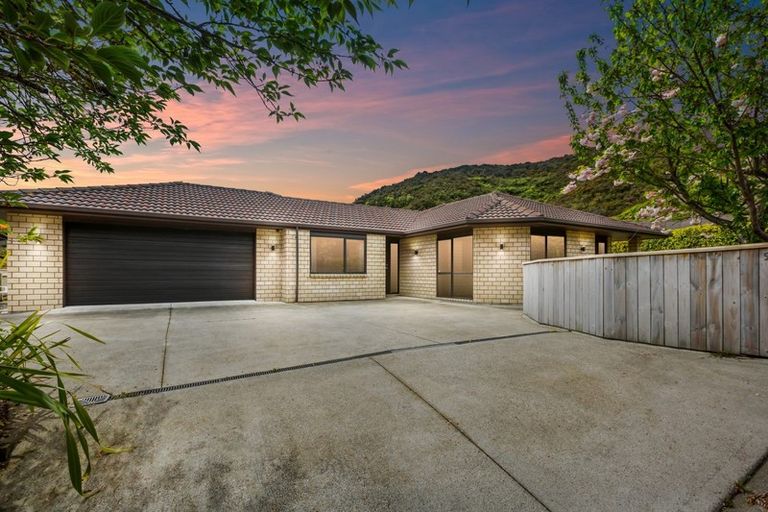 Photo of property in 58 King Charles Drive, Kingsley Heights, Upper Hutt, 5018