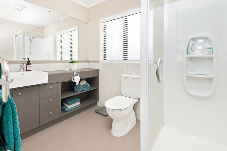 Photo of property in 1 Lorenzo Way, Flat Bush, Auckland, 2016