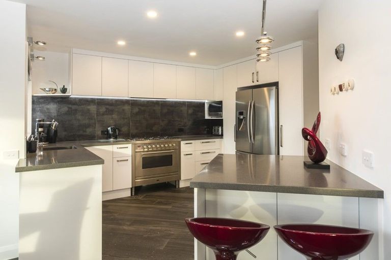 Photo of property in 15 Mandalay Lane, Redcliffs, Christchurch, 8081