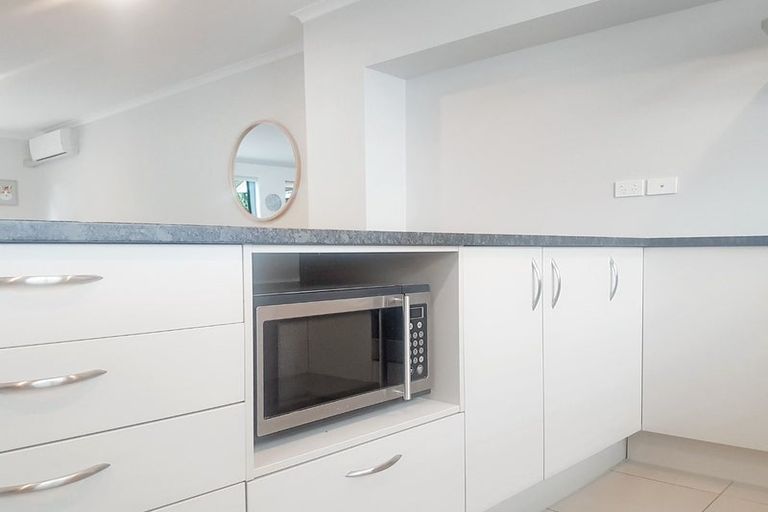 Photo of property in 10 Akeake Lane, Manurewa, Auckland, 2102