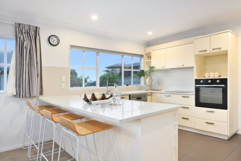 Photo of property in 14 Belleaire Court, West Harbour, Auckland, 0618