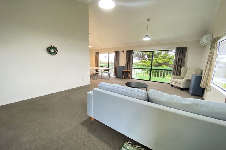 Photo of property in 2/717 East Coast Road, Browns Bay, Auckland, 0630