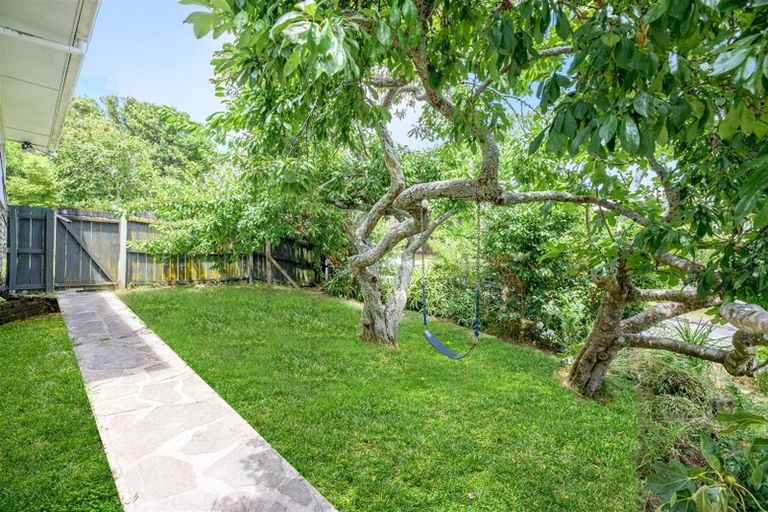 Photo of property in 1 Ashbourne Place, Glendene, Auckland, 0602