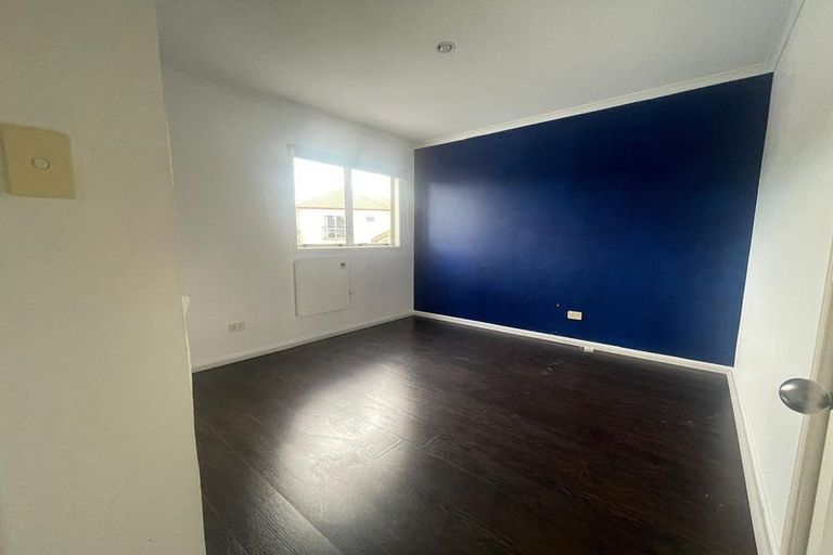 Photo of property in 3 Dainton Place, New Lynn, Auckland, 0600