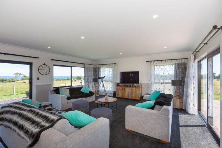 Photo of property in 71 Carrs Road, Urenui, 4377