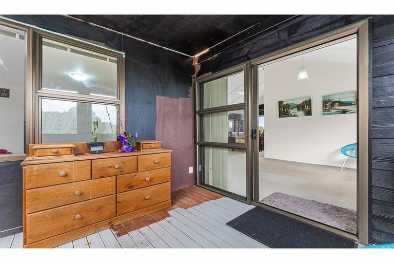 Photo of property in 1/33 Sapphire Place, Bayview, Auckland, 0629