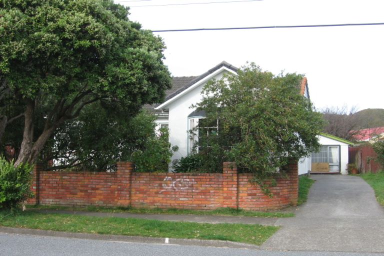 Photo of property in 24 Hunter Street, Taita, Lower Hutt, 5011