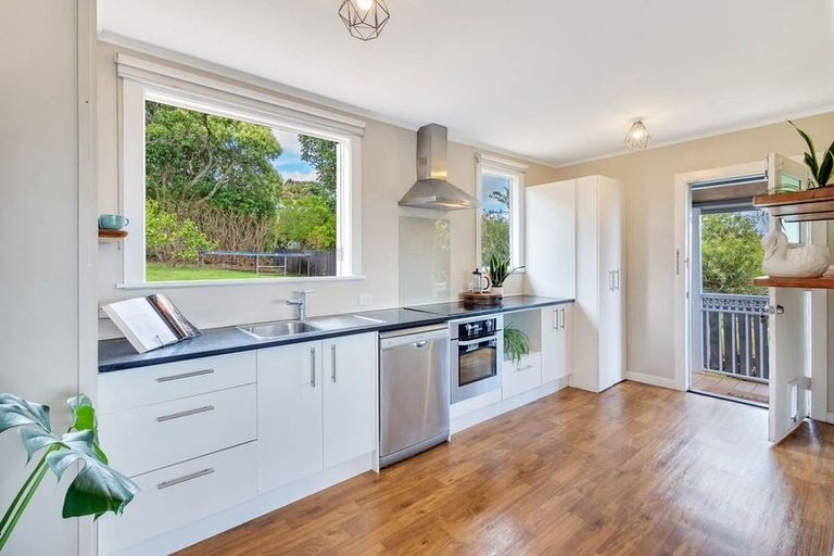 Photo of property in 15 Awaroa Road, Helensville, 0800