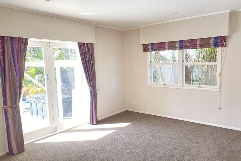 Photo of property in 875 Beach Road, Waiake, Auckland, 0630