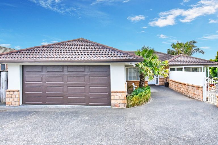 Photo of property in 8 Crannich Place, Wattle Downs, Auckland, 2103
