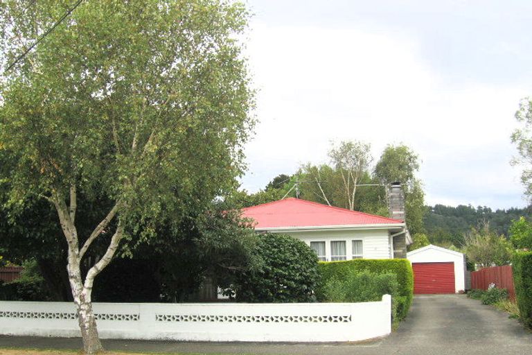 Photo of property in 4 Cecil Street, Clouston Park, Upper Hutt, 5018
