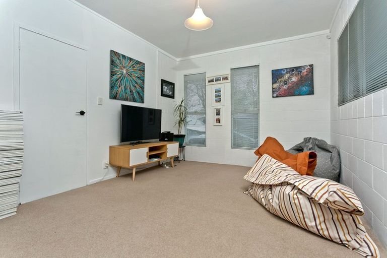 Photo of property in 1/2 Hume Drive, Hillcrest, Auckland, 0627
