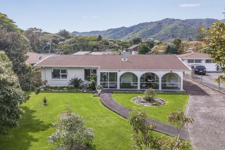 Photo of property in 15 Koromiko Road, Waikanae, 5036