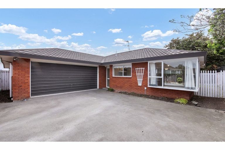 Photo of property in 2/86 Aorangi Road, Bryndwr, Christchurch, 8053