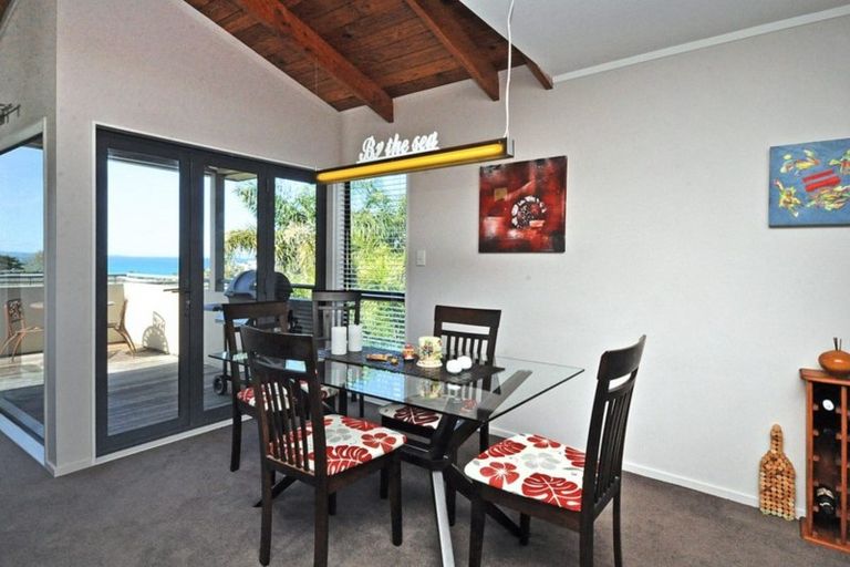 Photo of property in 182 Whangaparaoa Road, Red Beach, 0932