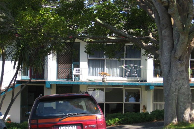 Photo of property in 2/23 Waratah Street, Birkenhead, Auckland, 0626