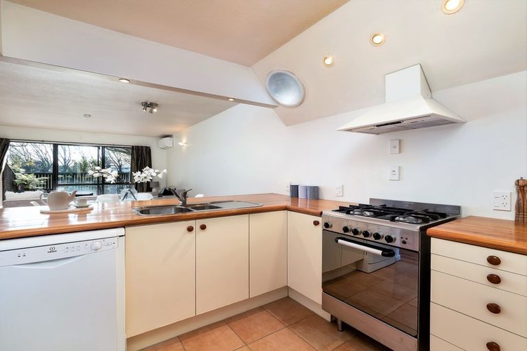 Photo of property in 2/17 Devon Street, Sydenham, Christchurch, 8023