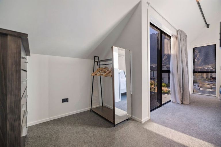 Photo of property in 33 Casterway Crescent, Jacks Point, 9371