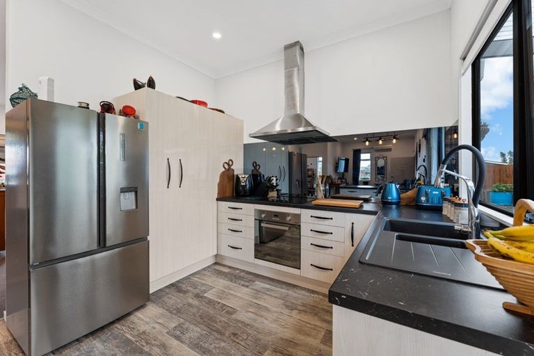 Photo of property in 373 Broadway, Stratford, 4332