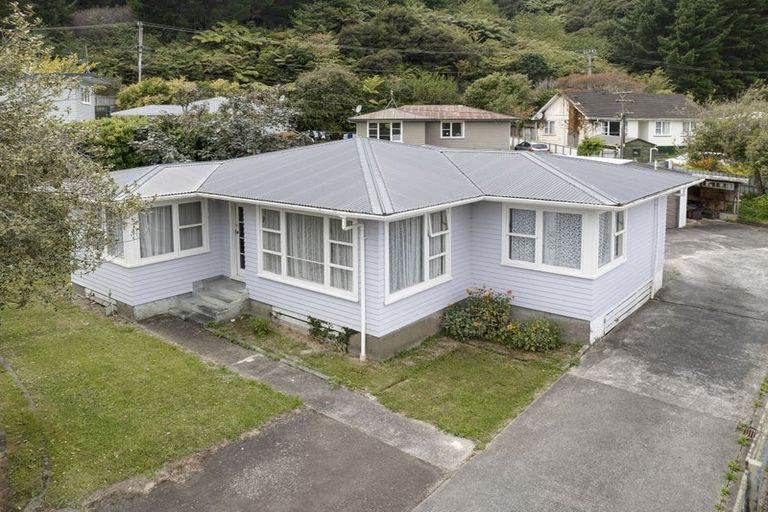 Photo of property in 15 Parenga Street, Wainuiomata, Lower Hutt, 5014