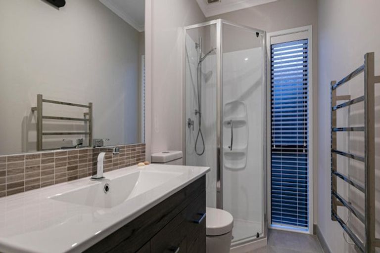 Photo of property in 41 Maka Terrace, Orewa, 0931