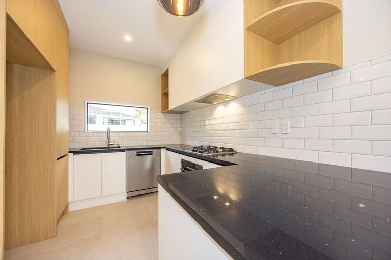 Photo of property in 34 Hellyers Street, Birkdale, Auckland, 0626