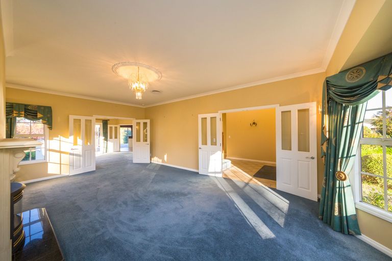 Photo of property in 11 The Oaks, Awapuni, Palmerston North, 4412