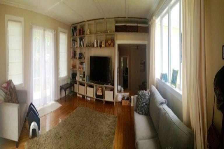 Photo of property in 14 Atkinson Road, Titirangi, Auckland, 0604