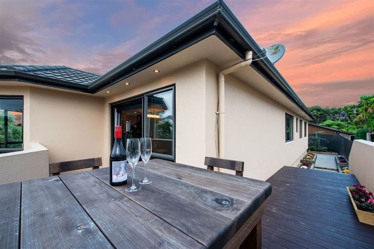 Photo of property in 86 San Valentino Drive, Henderson, Auckland, 0612