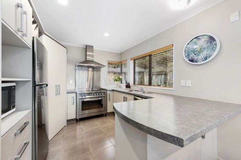 Photo of property in 19 Aragon Grove, Kingsley Heights, Upper Hutt, 5018