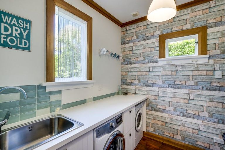 Photo of property in 1 Lambton Road, Hospital Hill, Napier, 4110