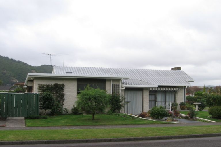 Photo of property in 82 Rimu Street, Waikanae, 5036