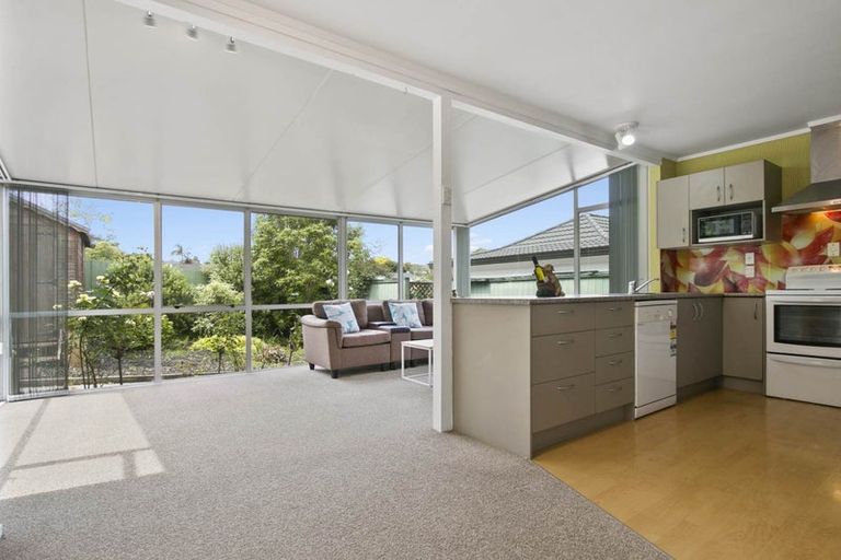 Photo of property in 37 Takapu Street, Henderson, Auckland, 0612
