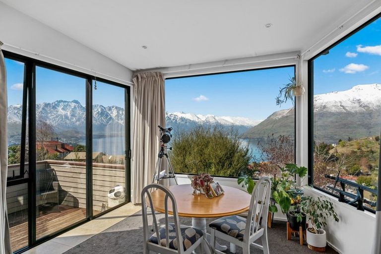 Photo of property in 8 Caples Place, Fernhill, Queenstown, 9300