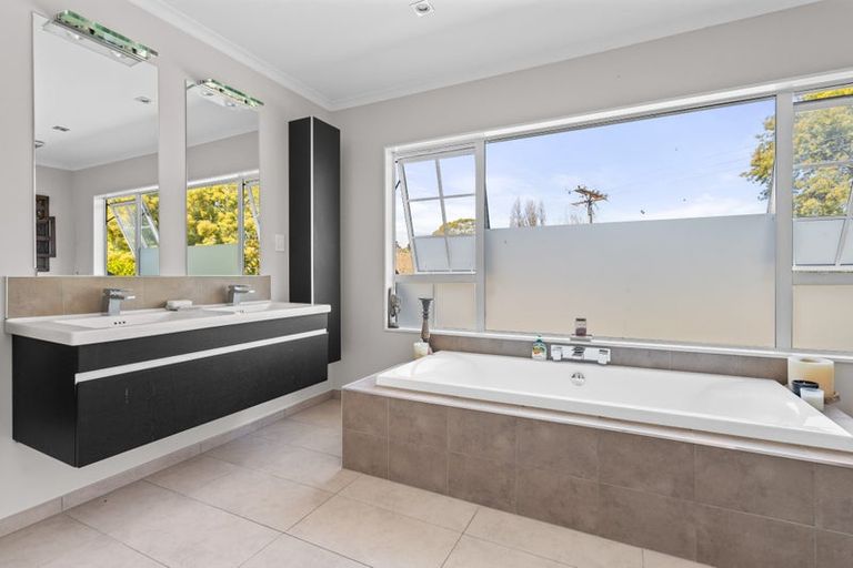 Photo of property in 2 Lees Pakaraka Road, Te Ore Ore, Masterton, 5886