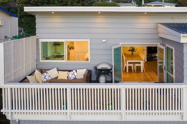 Photo of property in 13 Aperahama Street, Paekakariki, 5034