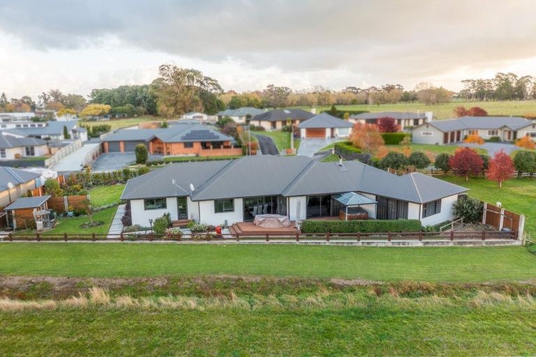 Photo of property in 10 Hanalin Drive, Marton, 4710